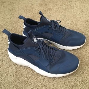 Nike Air Huarache Sneakers 👟